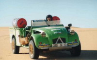 Citroen 2CV dans le desert
